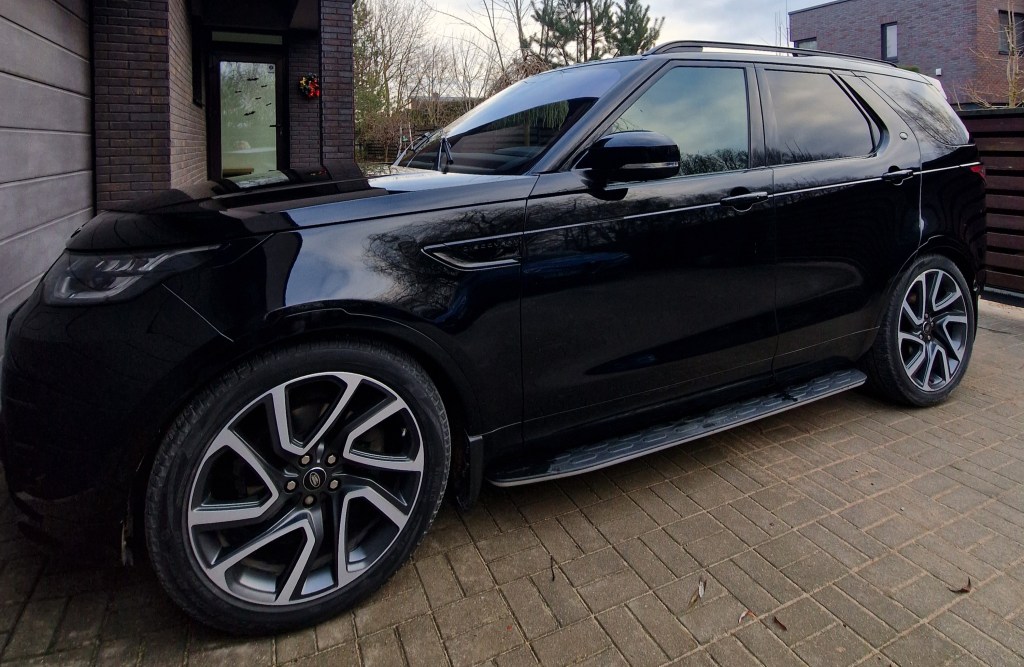 Private airport transfer car Land Rover discovery for 7 passangers